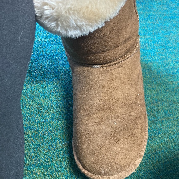 Fuzzy boots - Picture 5 of 6